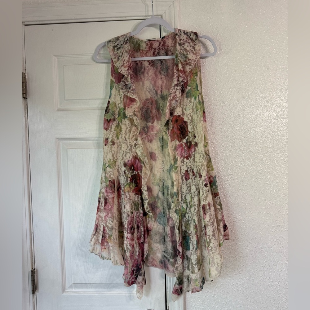 Origami by Vivian Floral Sleeveless Lace cardigan/vest